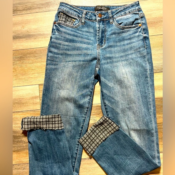 Judy Blue Slim Fit Cute Ankle Jeans- 1/25 - Picture 1 of 11